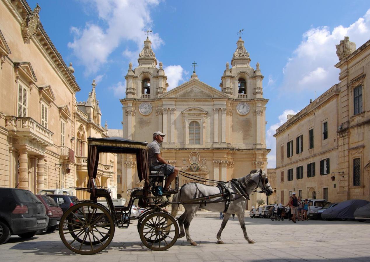 Central Rooms - Near Valletta & Sliema - Best Bus Lines Hamrun Buitenkant foto